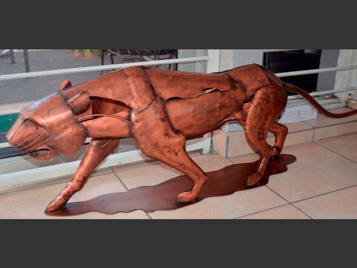 COPPER FINISH LEOPARD SCULPTURE, 155cm Long x 18 x 40cm