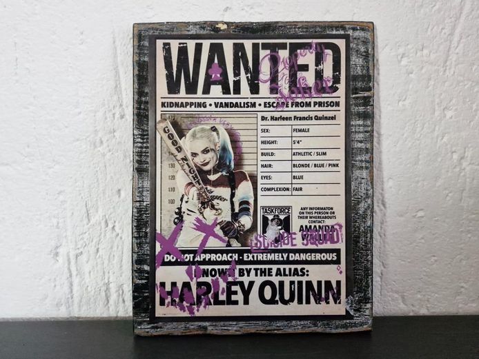 DC Comics Suicide Squad Harley Quinn "Wanted" Wooden Plaque