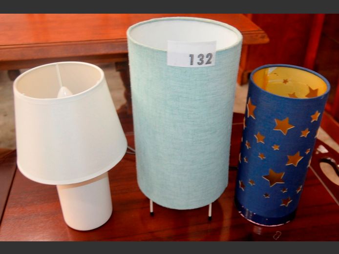 LOT OF 3: BEDSIDE LAMPS, 35cm, 30cm & 28cm High