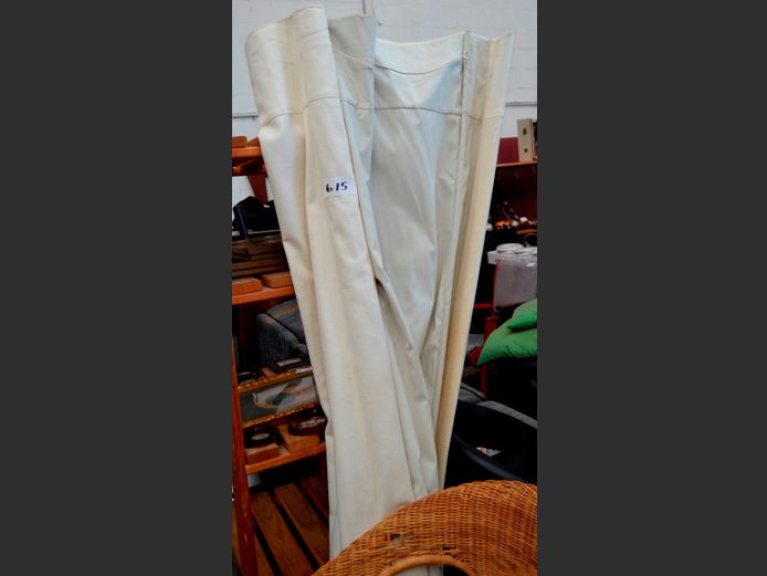 LOT: WHITE FABRIC BLINDS, 180cm Wide