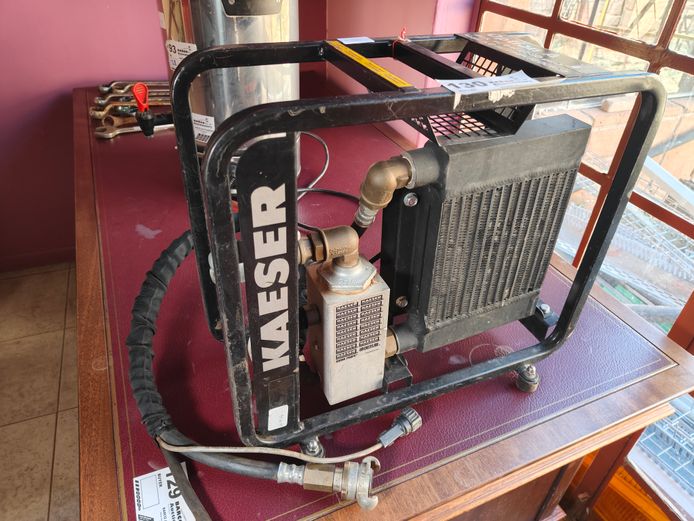 PORTABLE AIR COMPRESSOR 16 BAR/60CFM