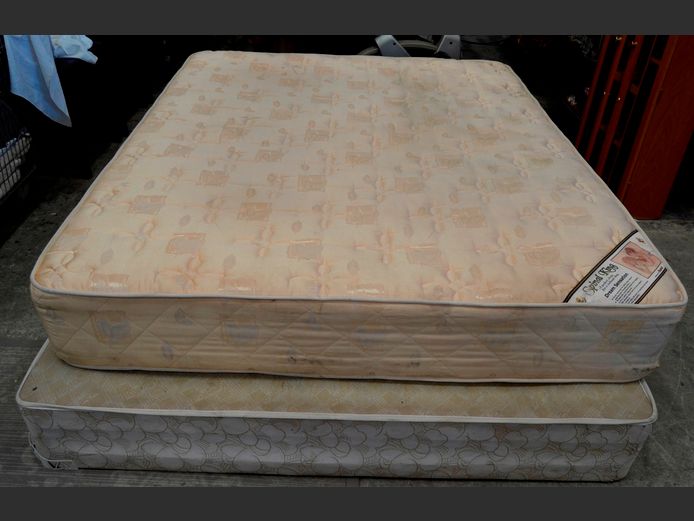 KING KOIL QUEEN SIZE EXTRA LENGTH BED BASE & A SPINAL KING STANDARD QUEEN MATTRESS [Base needs re-covering]