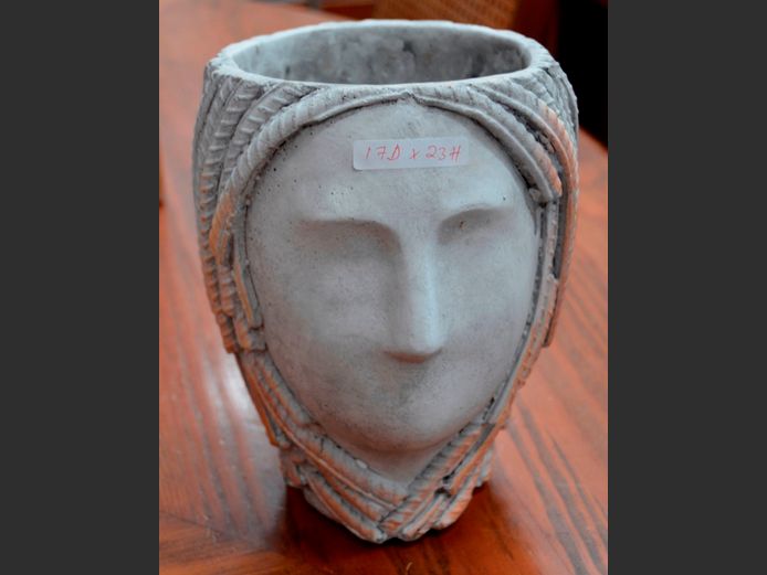 CONCRETE "ELEGANT LADY" PLANTER, 18 x 16 x 21.5cm