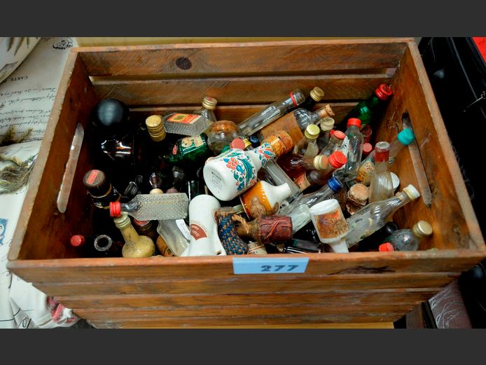 COLLECTION EMPTY MINIATURE LIQUOR BOTTLES IN WOODEN CRATE, 46 x 31 x 27cm