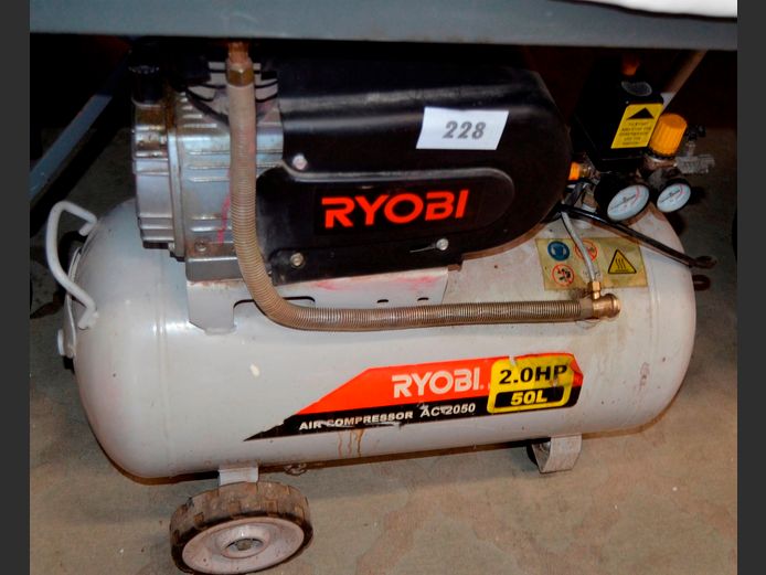 RYOBI 50 LITRE AIR COMPRESSOR [Switches on]