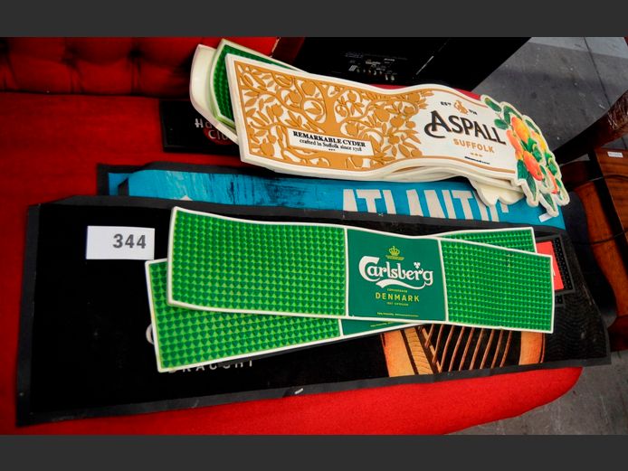 LOT: BAR MATS