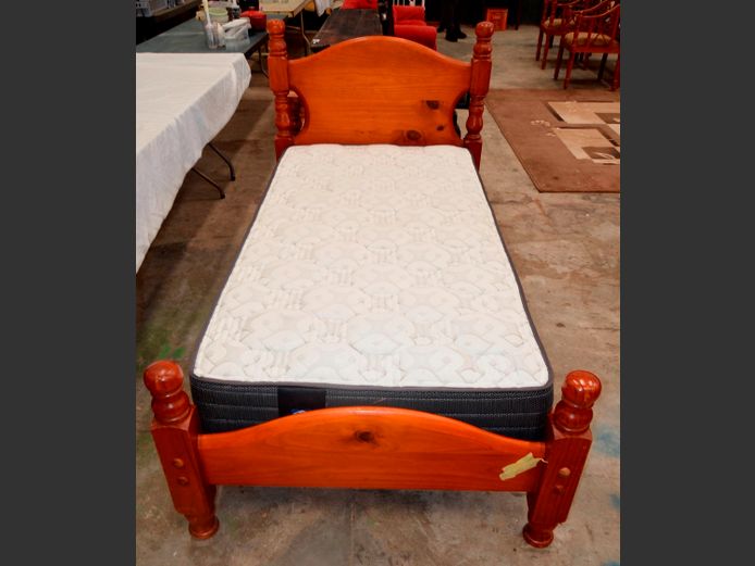 PINE SINGLE DIVAN WITH HEADBOARD & SEALY MATTRESS