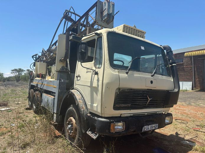 Mercedes Benz 22-25 Drill Rig Truck with CAT Compressor