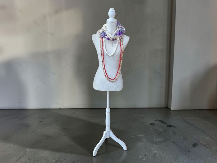 Shabby Chic Lace-Patterned Decorative Dress Form