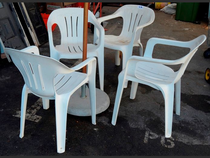 SET OF 4 WHITE PLASTIC PATIO CHAIRS [Repairs to leg of 1 chair]