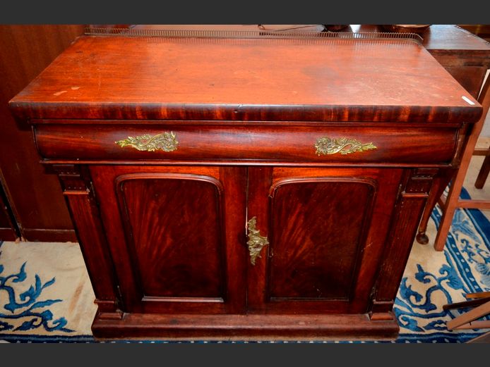 ANTIQUE MAHOGANY 2-DOOR, SINGLE DRAWER CHIFFONIER, 113 x 50 x 100cm [Needs a little love]