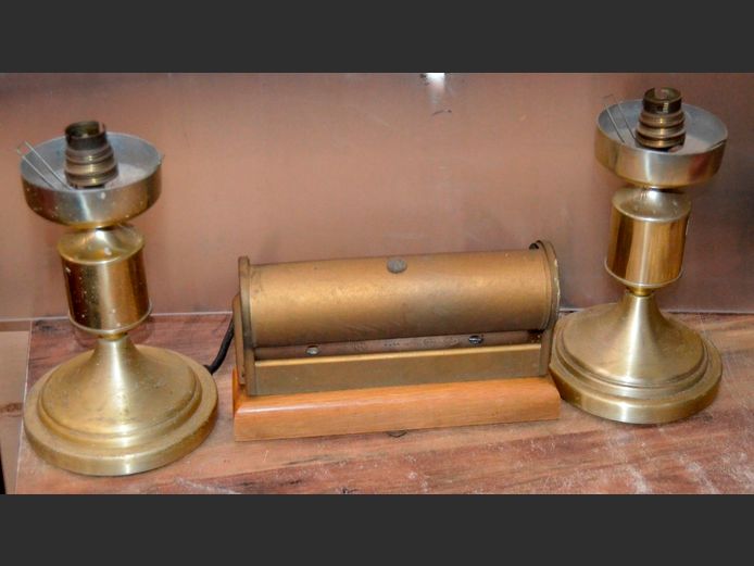 PAIR BRUSHED STEEL LIGHTS [No shades] & A VINTAGE WALL MOUNT LIGHT, 20cm High & 22 x 6 x 12cm