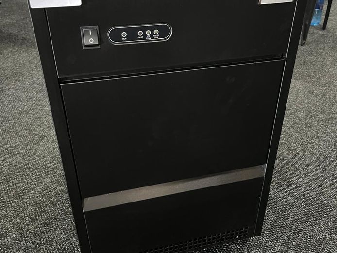 New Snowmaster 26kg Plumbed Icemaker