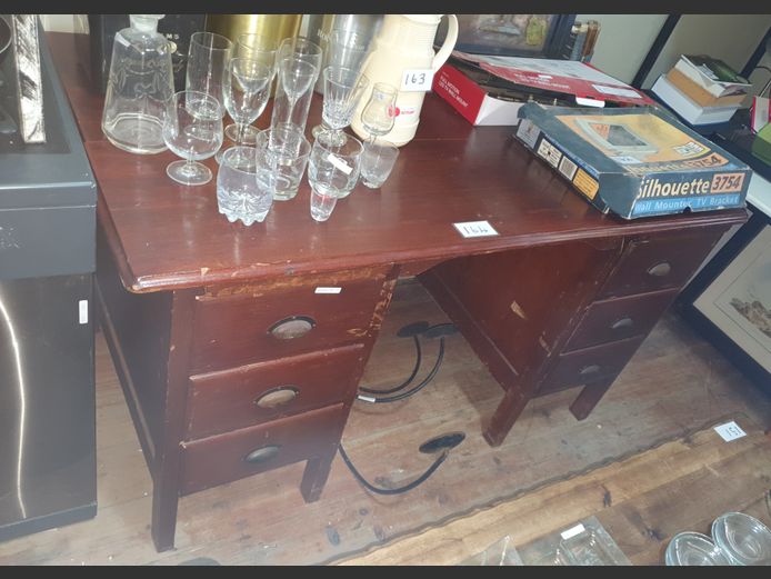 MAHOGANY 6-DRAWER DESK WITH CUP HANDLES, 138 x 76 x 77cm