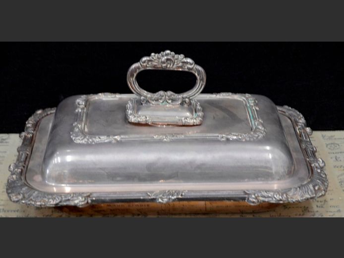 SILVER PLATE SERVING DISH WITH LID, 29 x 21cm