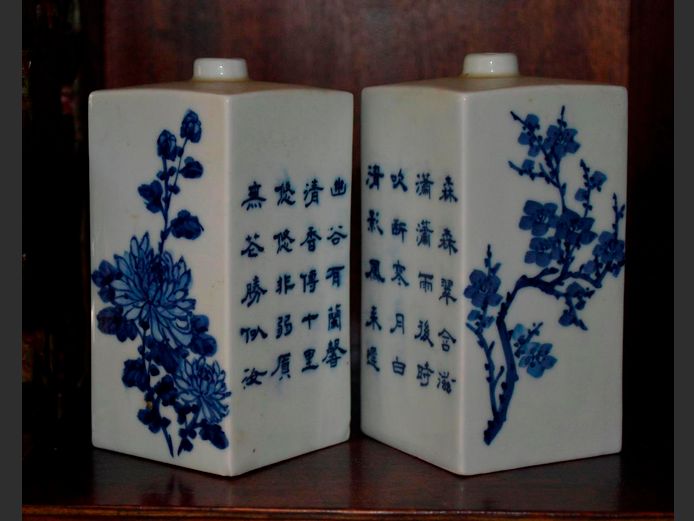 PAIR CHINESE BLUE & WHITE RECTANGULAR BUD VASES, 5 x 5 x 11cm