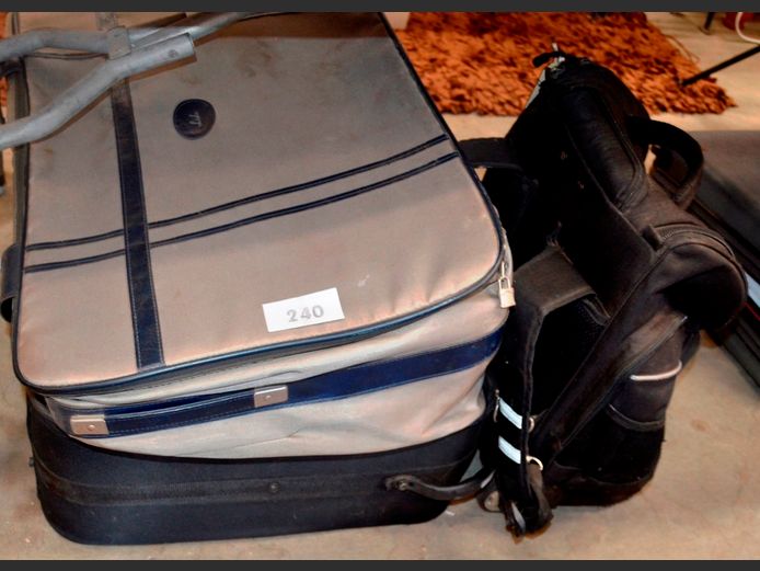 LOT: 2 x SUITCASES & A WHEELIE TOGBAG