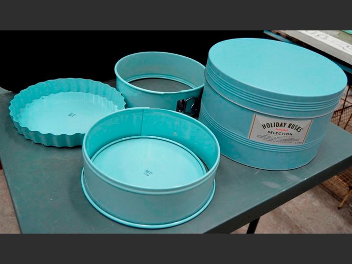 JAMIE OLIVER BLUE PIE DISH, CAKE RINGS, etc