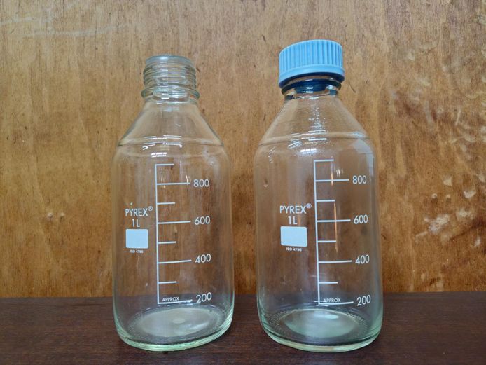 Pair of Pyrex 1L Laboratory Glass Media Reagent Bottles