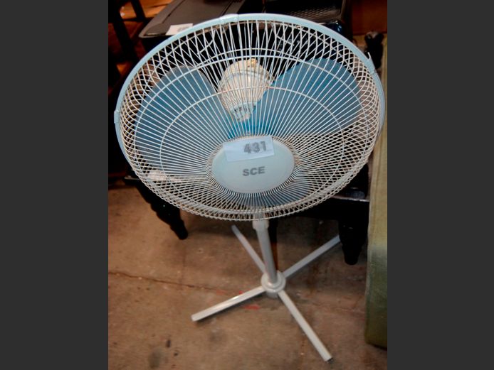 SCE PEDESTAL FAN [Switches on]
