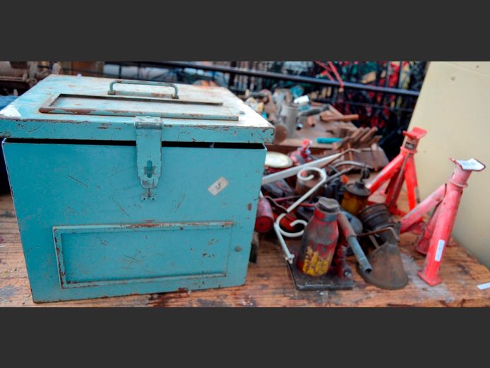 METAL TOOLBOX, CHASSIS STANDS, etc
