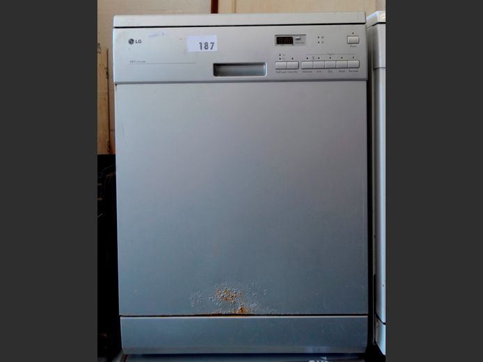 LG METALLIC FINISH DISHWASHER [Switches on, untested further, rusted]