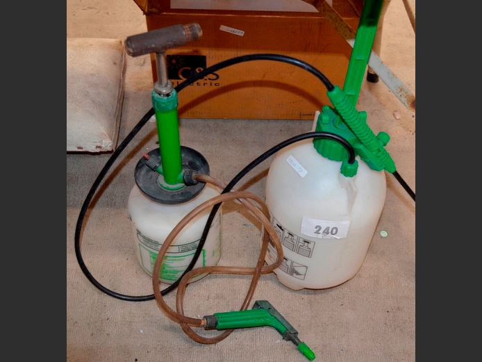 LOT: 2 x PUMP PRESSURE SPRAYERS