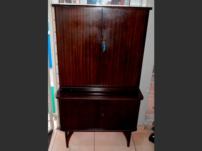 MAHOGANY 4-DOOR DRINKS CABINET, 79 x 36 x 142cm
