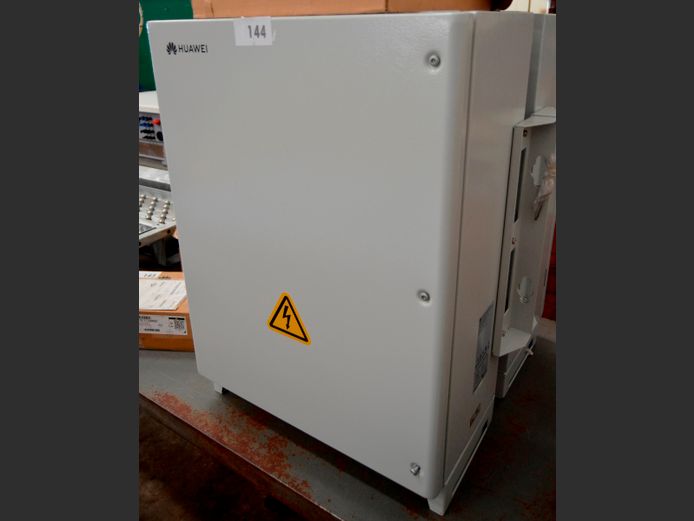 HUAWEI SMART ACU 2000 D-D-00 ARRAY CONTROLLER, 55 x 32 x 77cm ### PLUS VAT ###