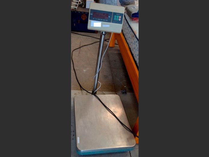 DIGITAL PLATFORM SCALE [Switches on, untested further]