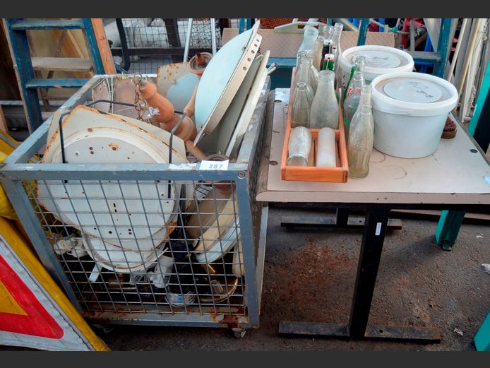 LOT: LIGHT FITTING, GLASS BOTTLES, etc [Excl. Bin]