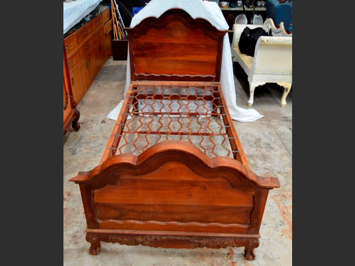 STINKWOOD BALL & CLAW SINGLE BED [No mattress]