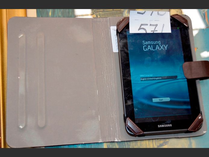 SAMSUNG GALAXY TAB 3 WITH COVER [Switches on, no charger]
