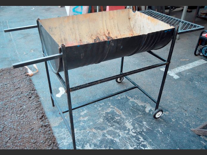 METAL BRAAI, 141 x 62 x 70cm