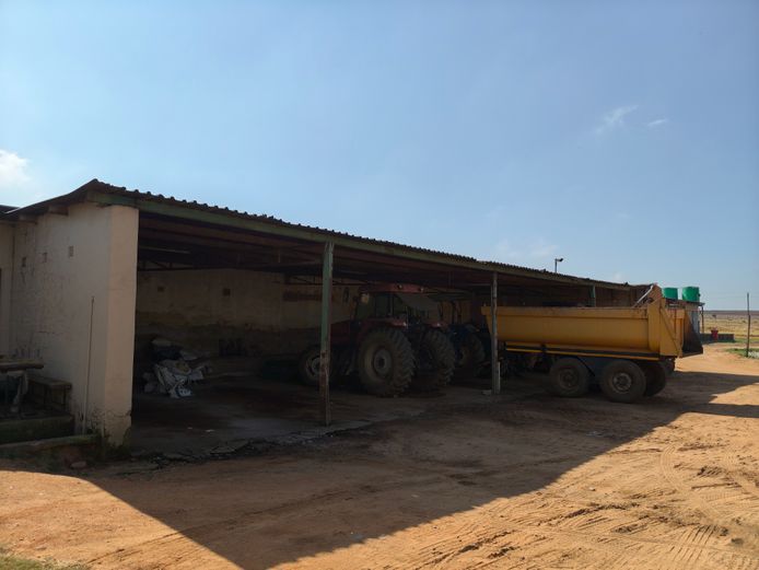 TRACTOR GARAGE & STOREROOM