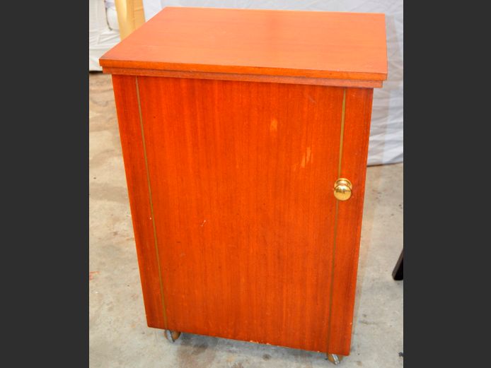 SAPELE MAHOGANY SINGLE DOOR SEWING CABINET, 35 x 28cm