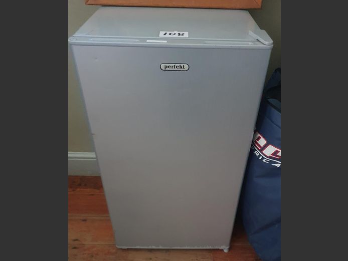 Perfekt Bar Fridge [Untested]