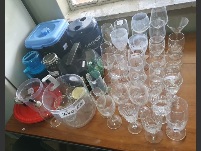 LOT: ASSORTED DRINKING GLASSES, ICE BUCKETS, etc