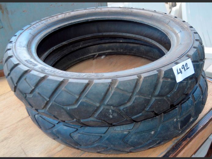 LOT: 2 x MOTORBIKE TYRES