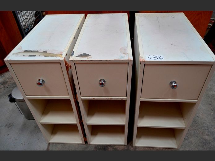 LOT: 3 x SINGLE DRAWER PEDESTALS, 55 x 30 x 68cm [Damaged]