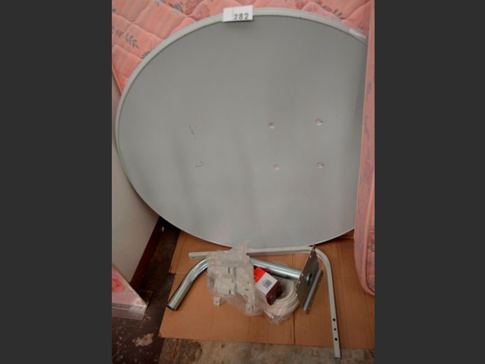 SET SATELLITE DISH WITH LNB & BRACKET [New]