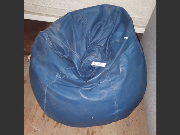 BLUE LEATHER TOUCH POUFFE