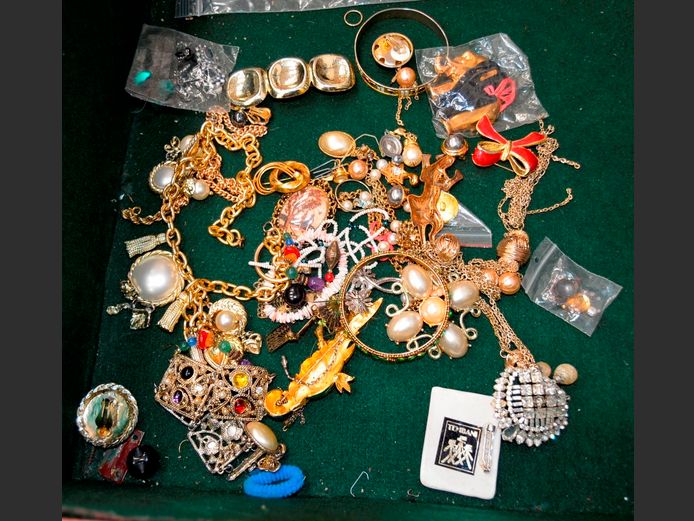 ASSORTED COSTUME JEWELLERY