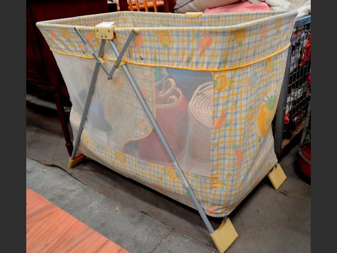 YELLOW CHECK CAMP COAT, 103 x 60 x 80cm