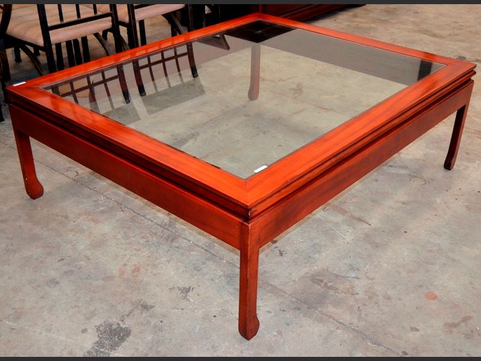 MAHOGANY COFFEE TABLE WITH GLASS TOP, 139 x 114 x 47cm