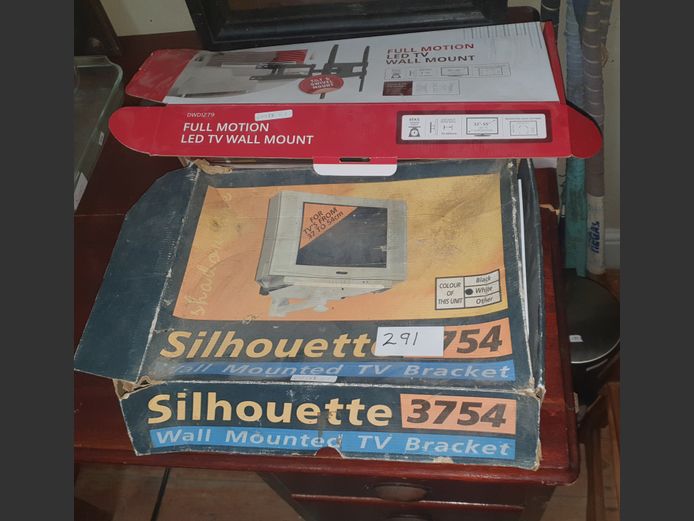 LOT: 2 x METAL WALL MOUNT TV BRACKETS