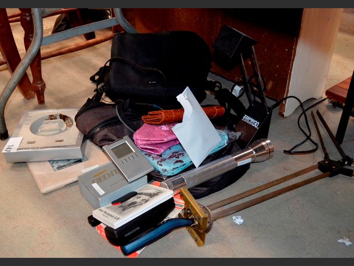 SET UNION JACK BELT BUCKLE & CUFFLINKS, VANGUARD CAMERA BAG, etc