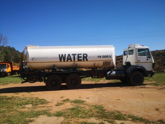 Mercedes Benz (18000L) Watertanker