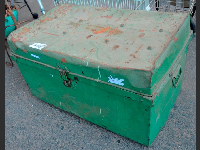 GREEN VINTAGE TRUNK WITH BARBED WIRE