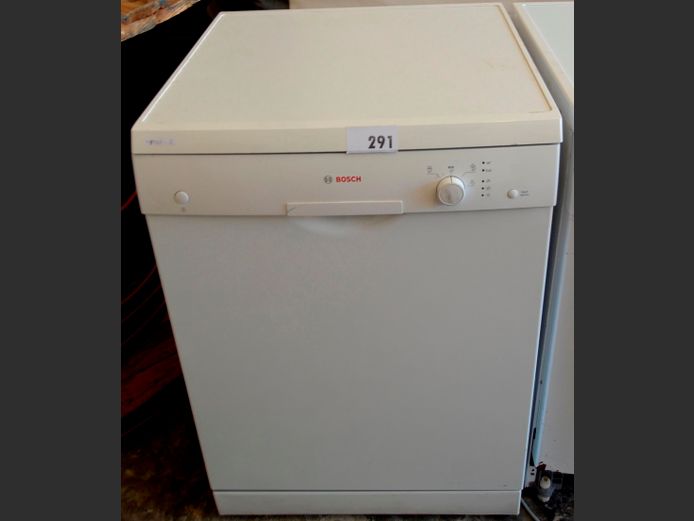 BOSCH DISHWASHER [Switches on, untested further]